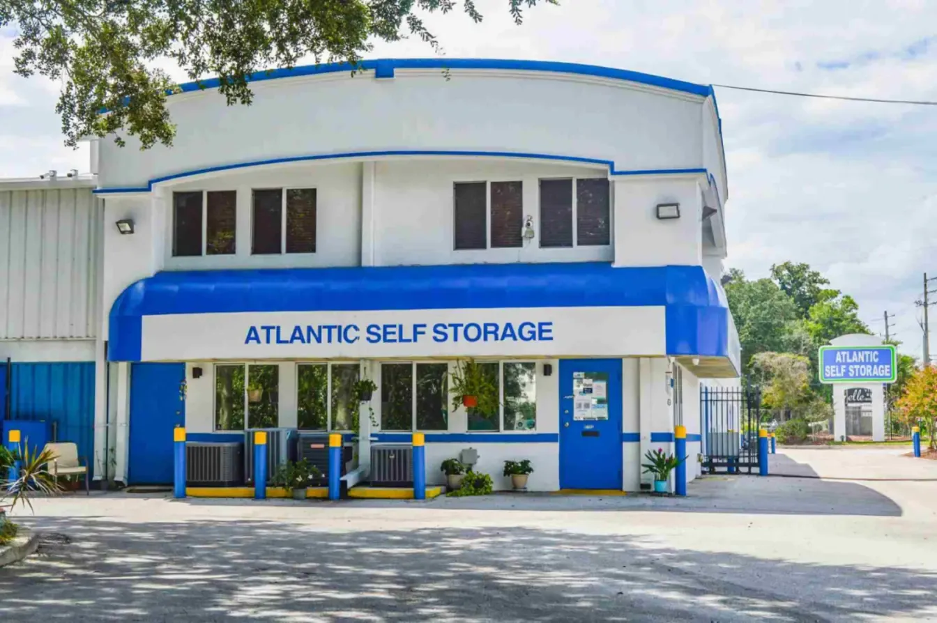 Exterior of Atlantic Self Storage Jacksonville University facility.